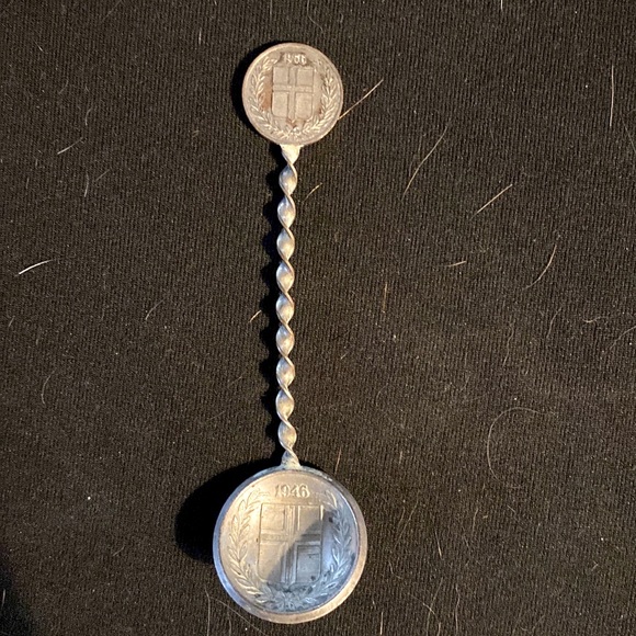 Vintage Other - Island Dual Coin Collectible Spoon